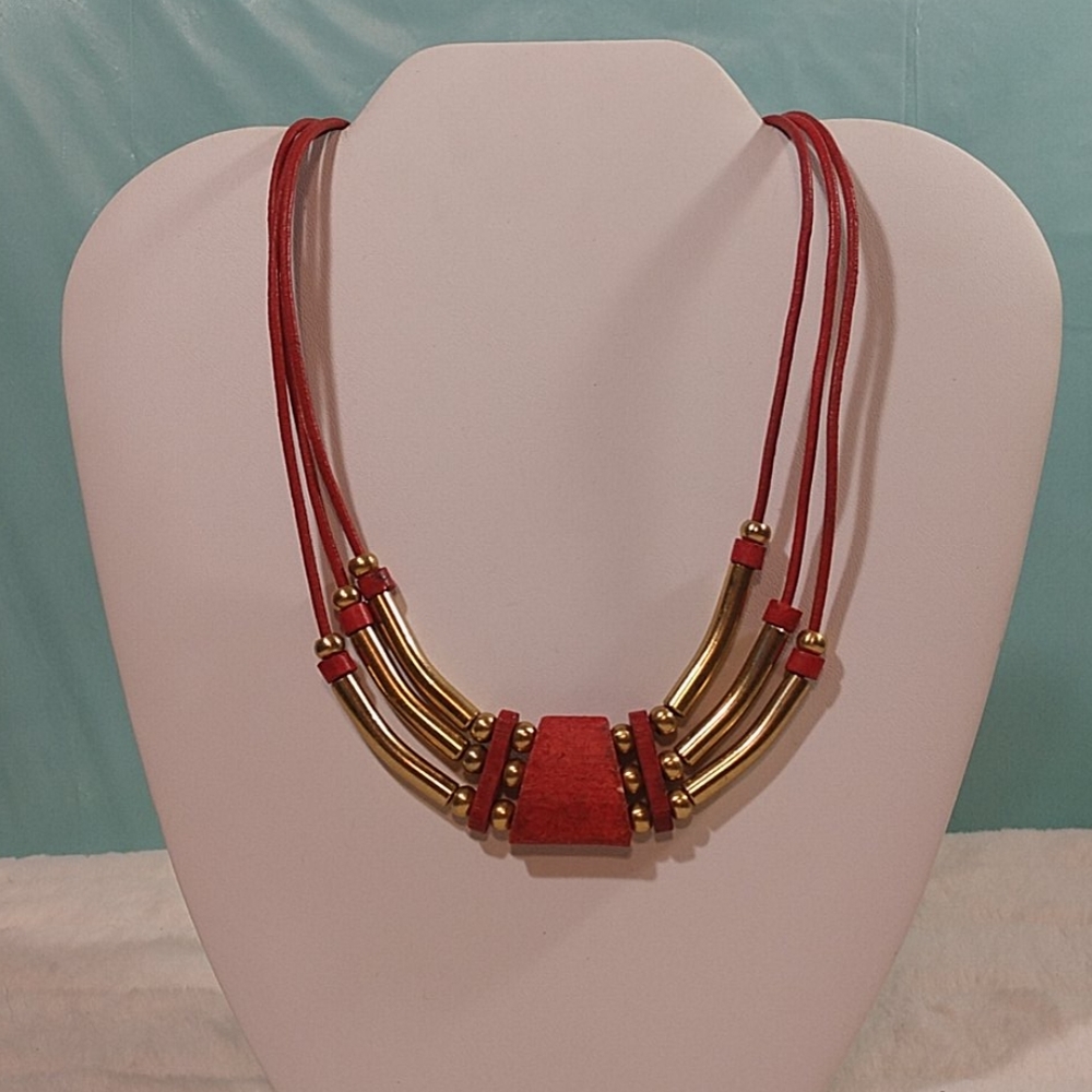 Gorgeous vintage 3 strand necklace